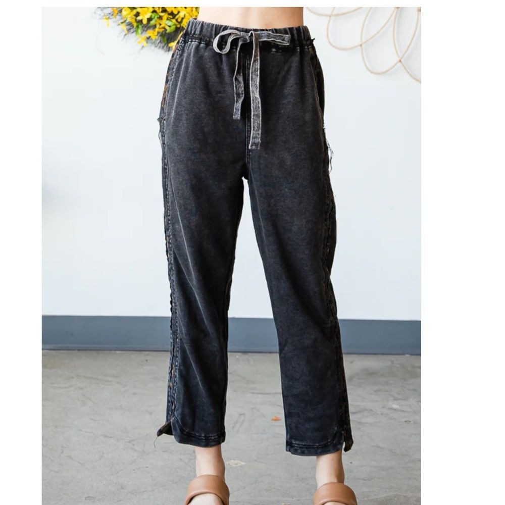 Oli & Hali pants pull on casual pants womens size medium tie Black Cropped Pants
